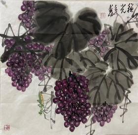 【保真字画，得自画家本人】赵秀勋，   68X68cm！
字雪皓，山东青岛莱西市人。毕业于山东师范学院，结业于中国艺术研究院郭怡孮艺术工作室研究生班。师从崔子范、王明明、郭怡孮、李魁正等。系中国美术家协会会员；中华诗词学会（中国作协）会员；中关村画院顾问；山东画院画师、青岛政协特邀委员，莱西市美协名誉主席。