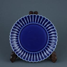 清雍正-霽藍釉菊瓣盤
