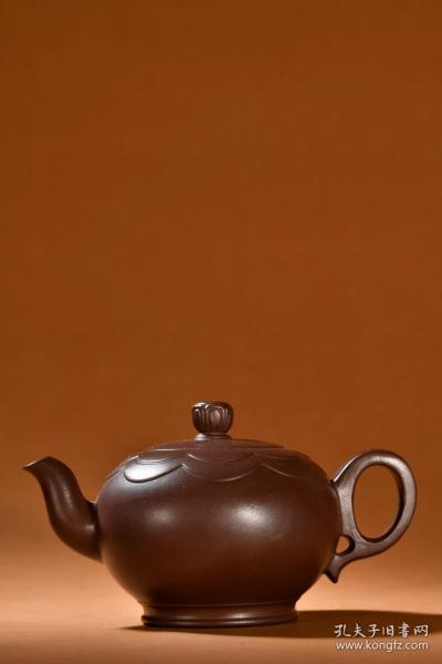 舊藏 紫砂蓮花紋茶壺。