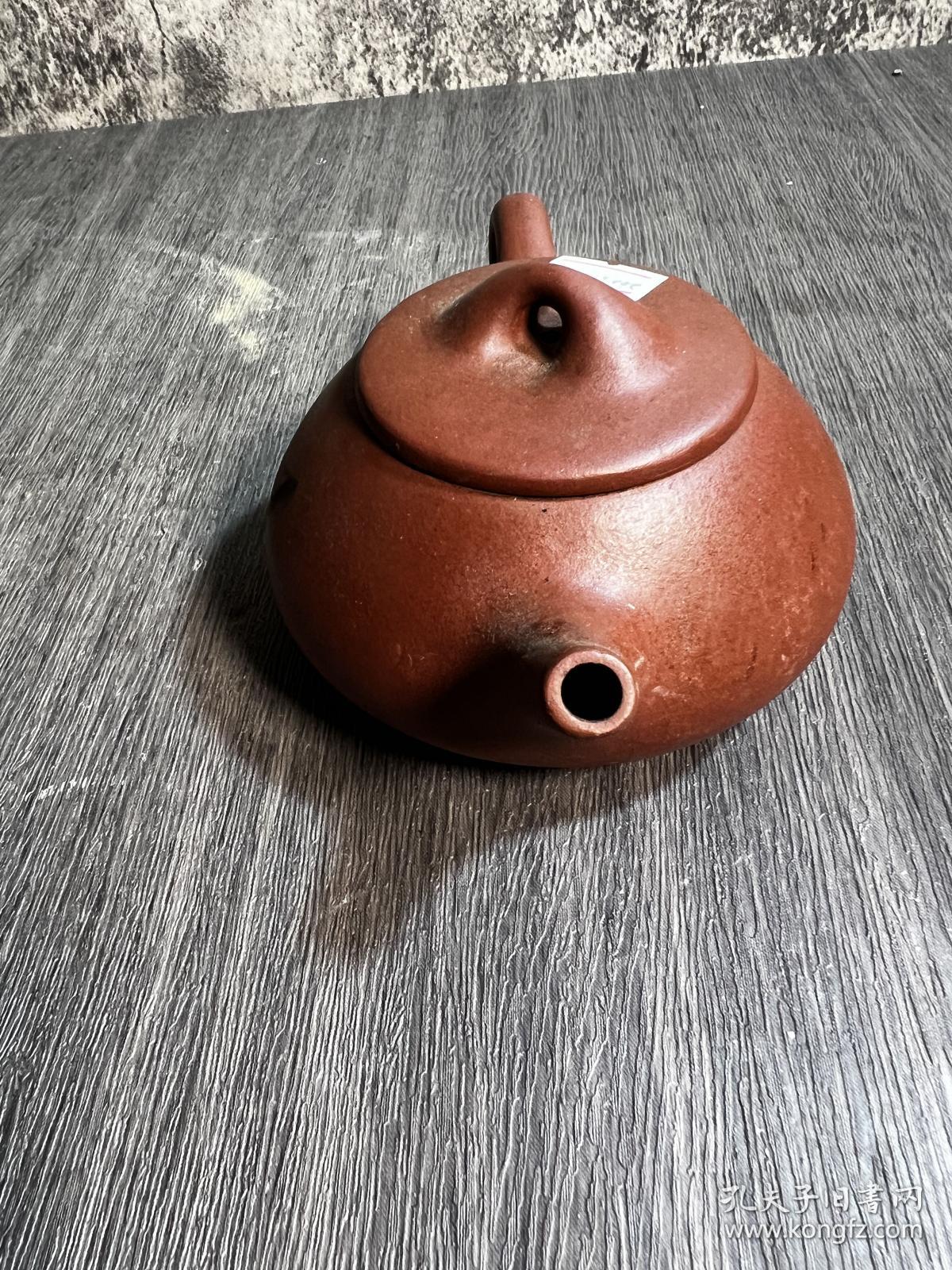 徐保国款,紫砂壶一把,磕