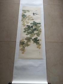 上海名人 绿杨 枫叶燕子 绢本条幅，尺寸100*36cm