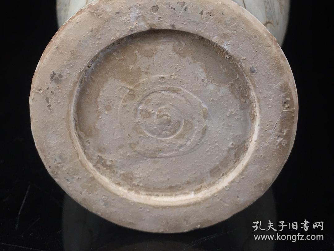 旧藏定窑白瓷开片童子梅瓶