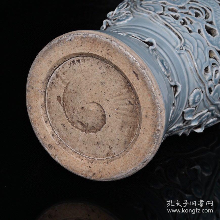 元代豆青釉雕刻捏花镂空龙纹象耳瓶古玩古董古瓷器