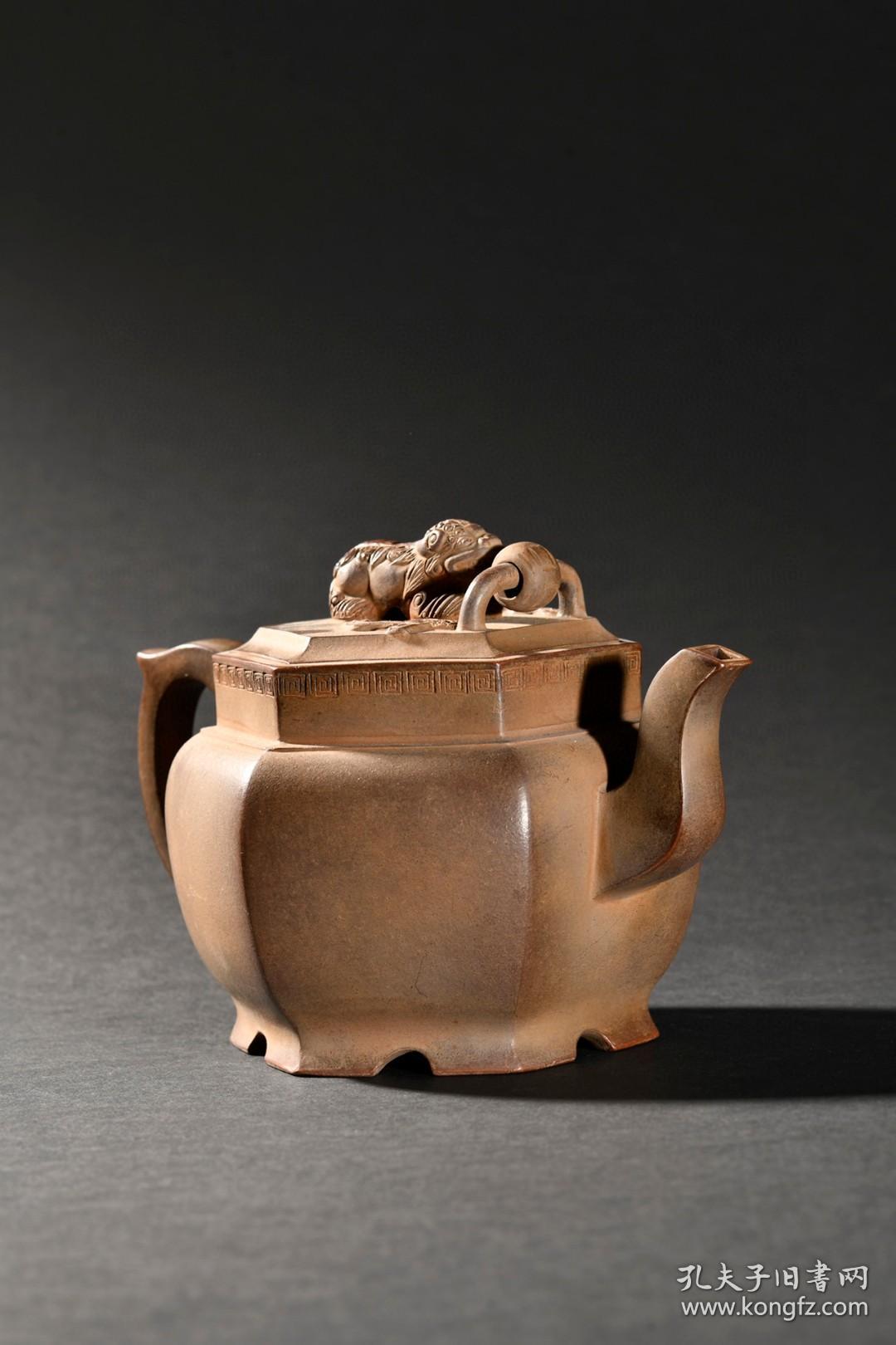 旧藏陈光明款紫砂狮子戏绣球钮茶壶