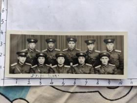 一本郝步青(曾当过团长)军人相册中的老照片:1957年10位解放军军官合影照(全是三颗星四颗星)