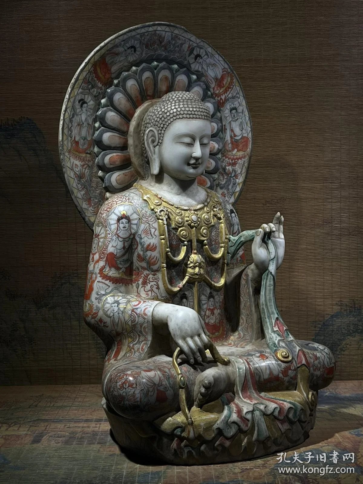 彩绘佛像