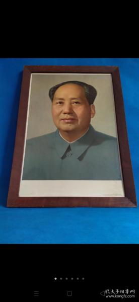 1975年2月:胶木版伟大领袖毛主席宣传画尺寸58/42厘米。一级品相特别稀少