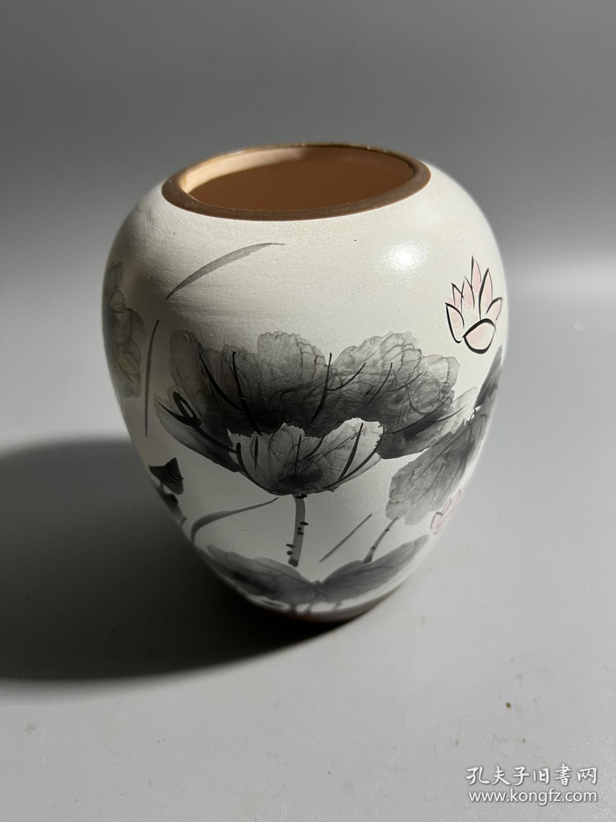 现代陶艺荷花小罐一只