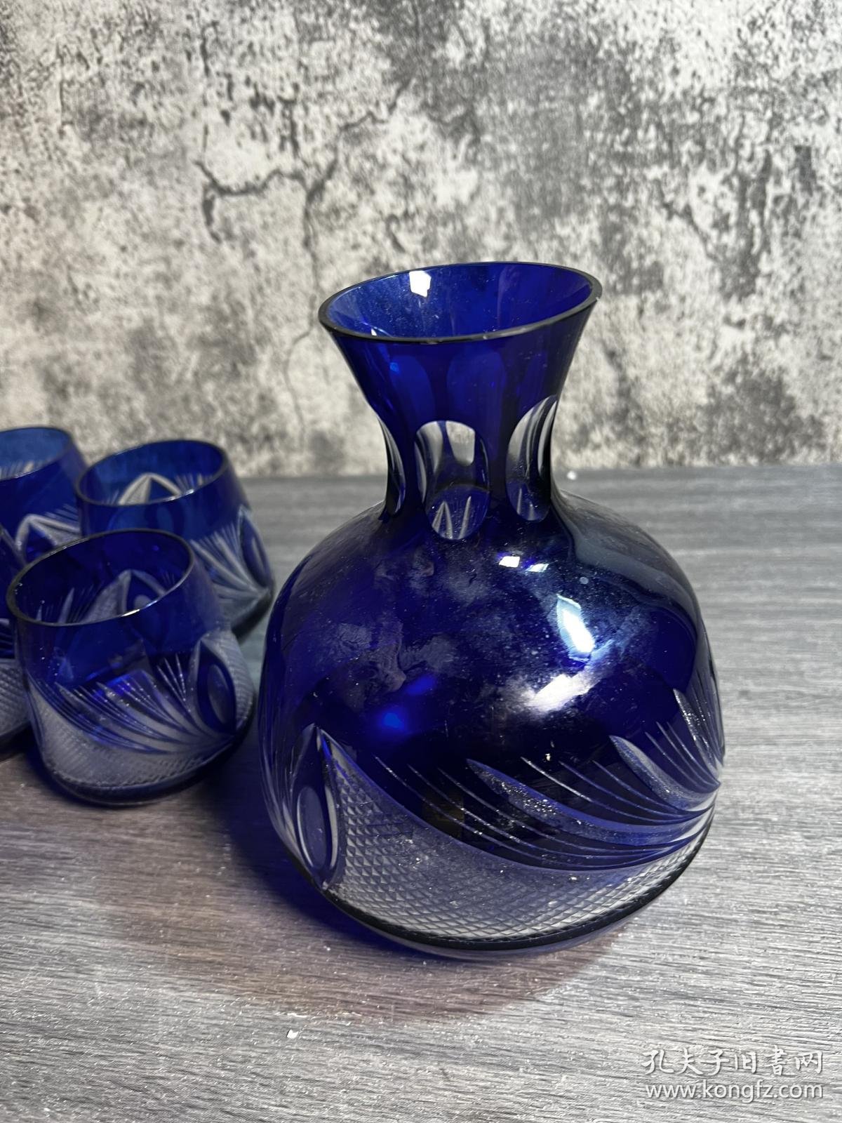 怀旧老物件,80年代,蓝色剃花玻璃凉水瓶