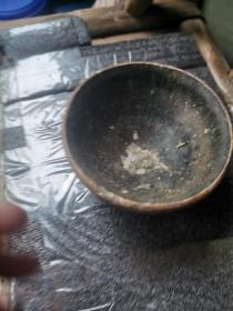 古窑址出土 吉州窑茶盏，口沿有一磕损，多处窑疤。标本价