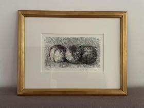 日本版画家石垣定哉铜版画+手彩【桃子】65部限定，带签名，高级额装带外箱+黄布套