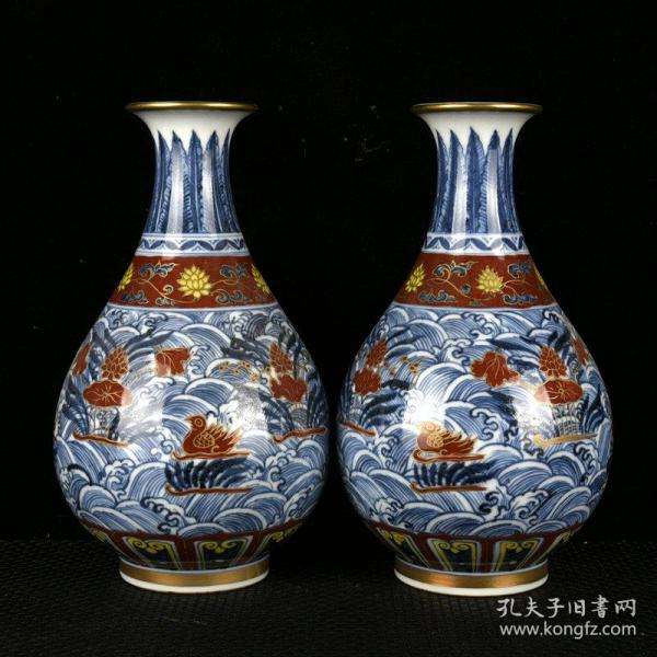 明成化青花矾红描金莲池鸳鸯纹玉壶春瓶