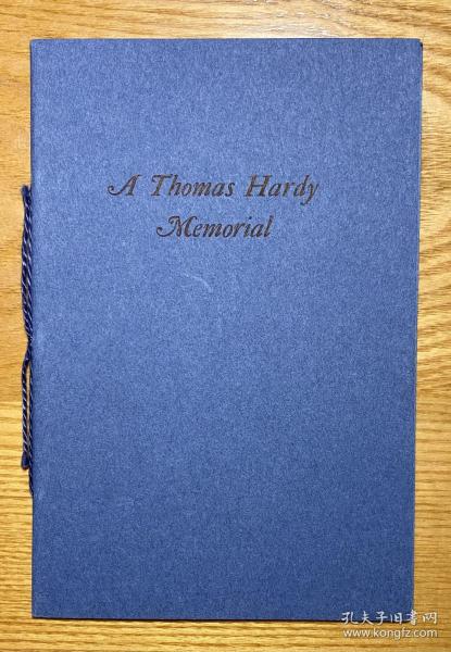 美國書話作家 愛德華·紐頓（Edward Newton）（1864-1940）親筆簽名題詞本《托馬斯·哈代紀念冊》（贈：埃莉諾&赫伯特書店，向我的同行致敬。”）簽于1931年12月7日，1931年慶賀圣誕節自印贈友人本，著名的紐頓藍紙小冊，盡顯藏書大家之風雅 可議