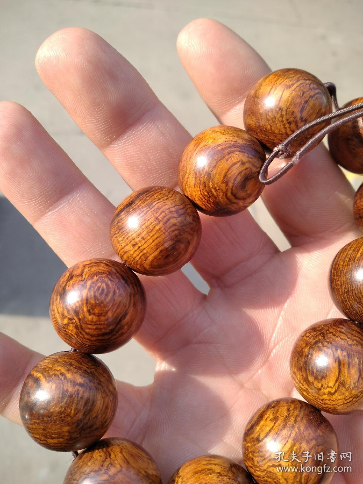 海南黄花梨黄2.0手串 有香气,重量40克