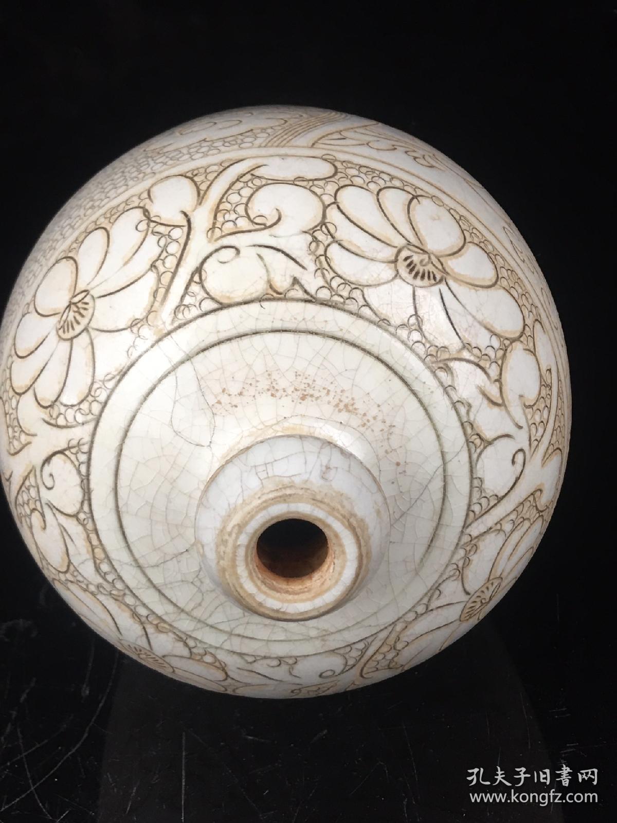 旧藏定窑白瓷开片童子梅瓶