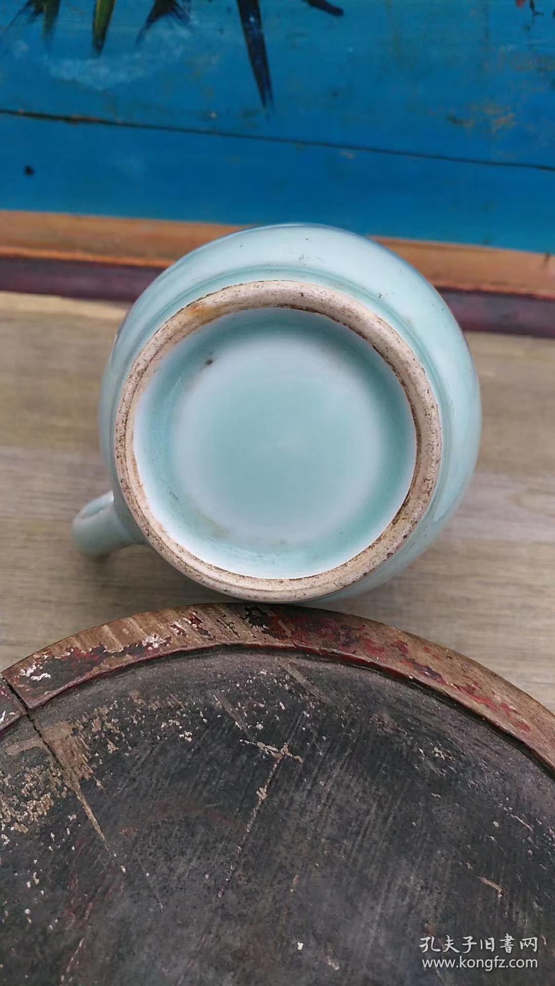 八十年代龙泉青瓷暗刻云鹤纹杯子