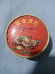 建国初期青岛鸳鸯香粉盒。