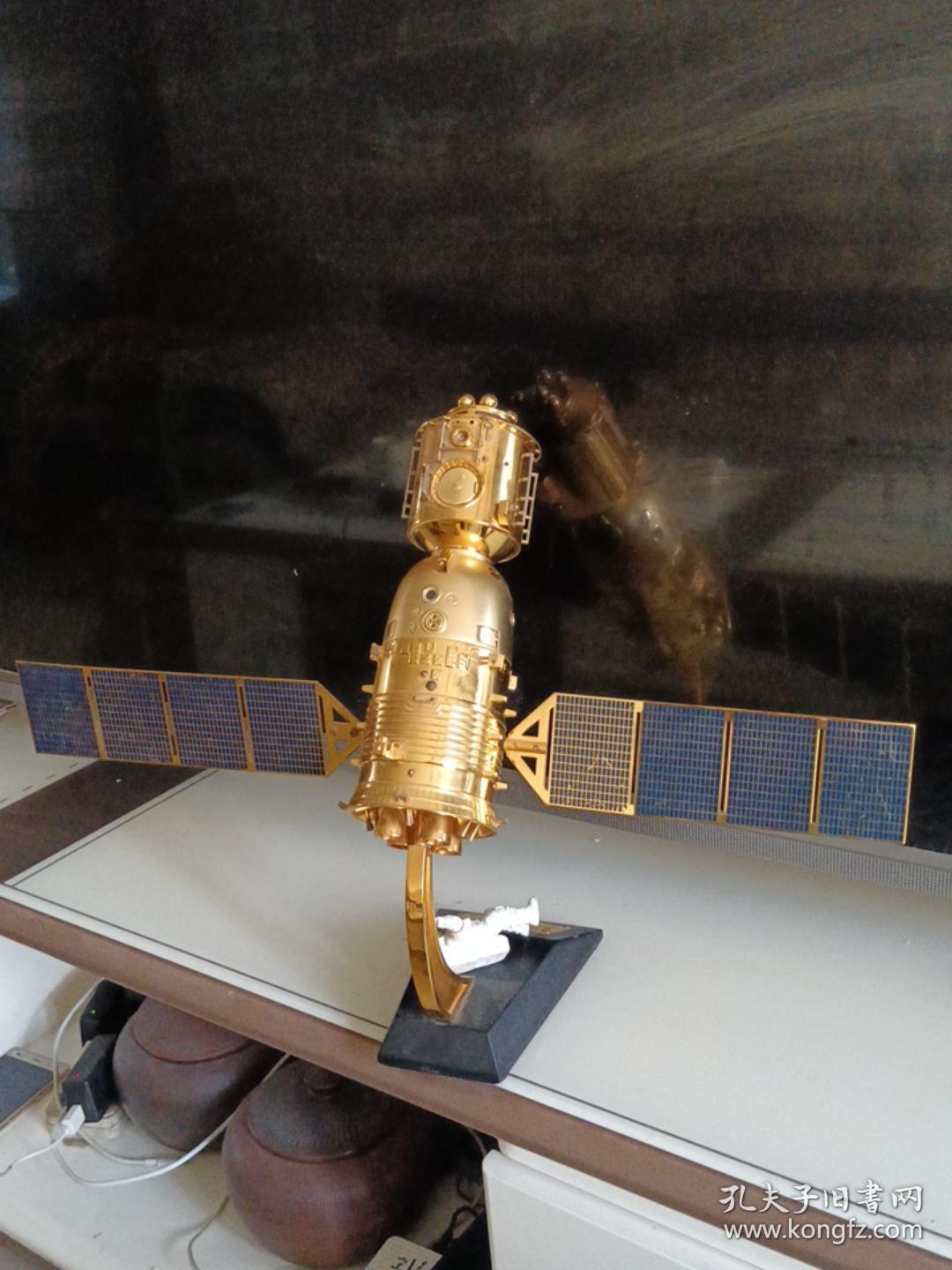 神州七号载人飞船模型1:35