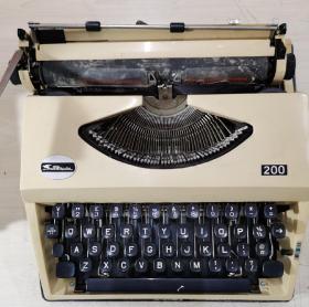 飞鱼牌200型 英文打字机一台