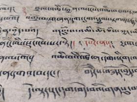 古藏文手写经书一张。字迹古朴，内容不识