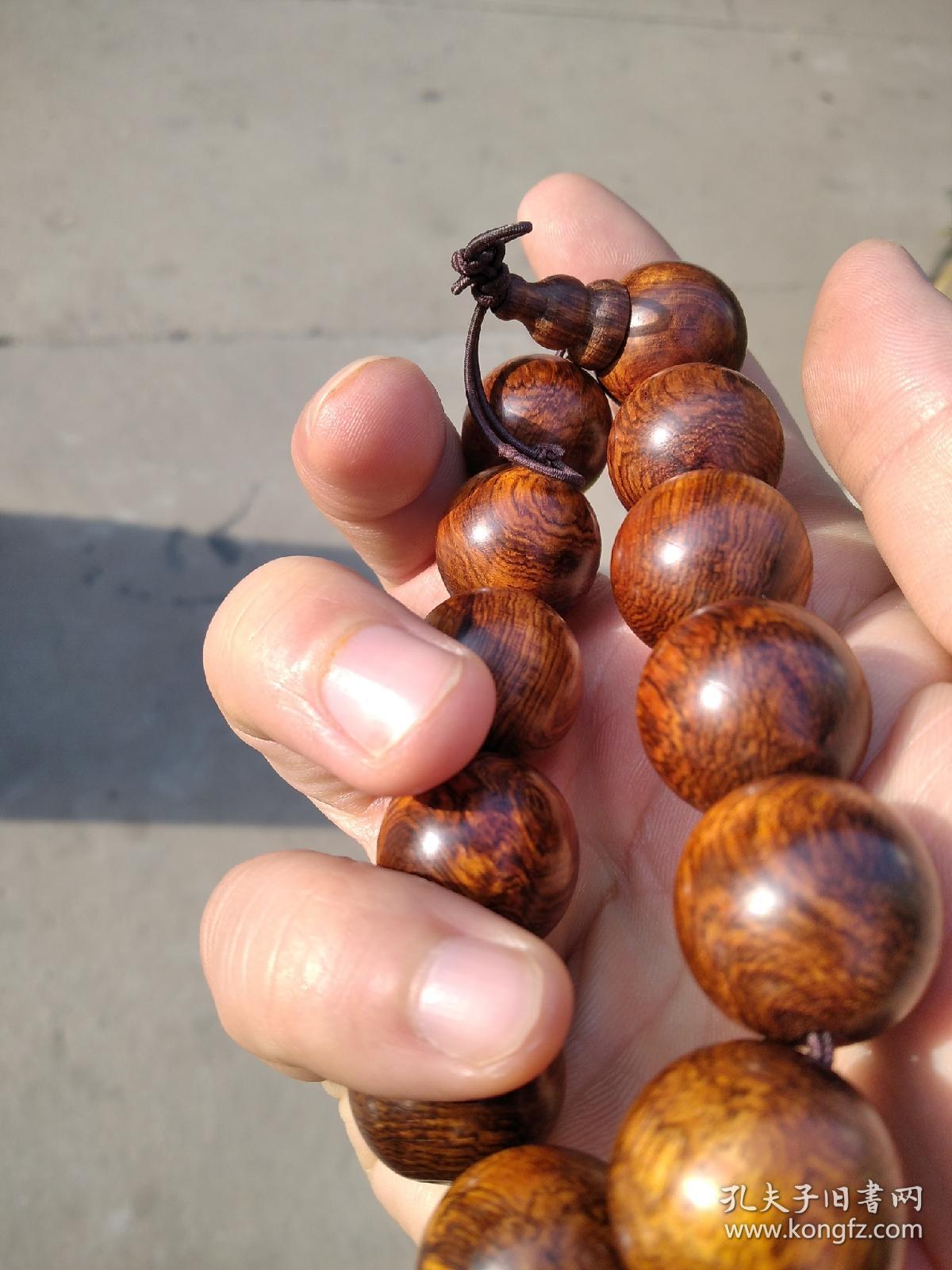 海南黄花梨黄2.0手串 有香气,重量40克