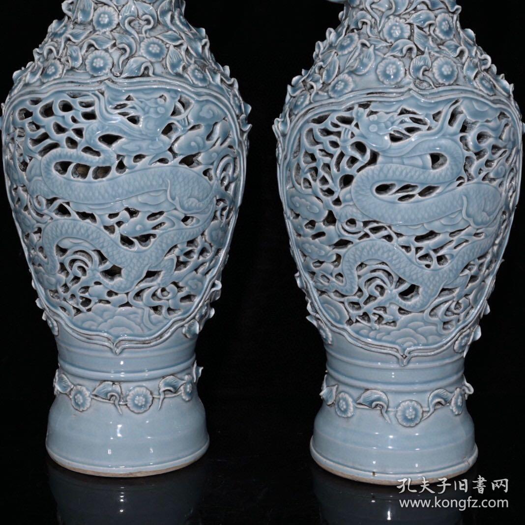 元代豆青釉雕刻捏花镂空龙纹象耳瓶古玩古董古瓷器