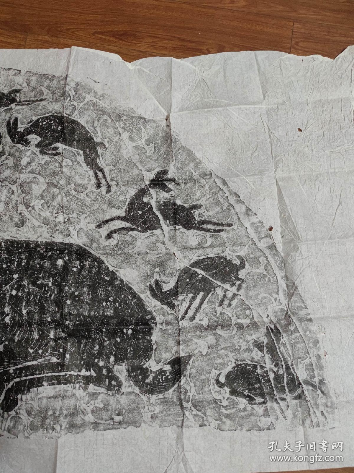 大鹿眼神透着关切地望着众小鹿,意指上层古代鹿图片古代石画图片欣赏