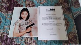 【签名照】第19任邦女郎 杨紫琼 签名007系列《明日帝国》剧照，带007官方保真证书
