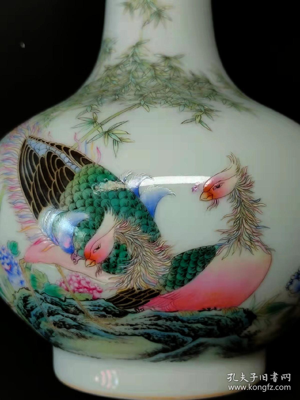 旧藏雍正五彩五伦图天球瓶器型规整色彩艳丽釉色纯正釉面光滑绘画细致