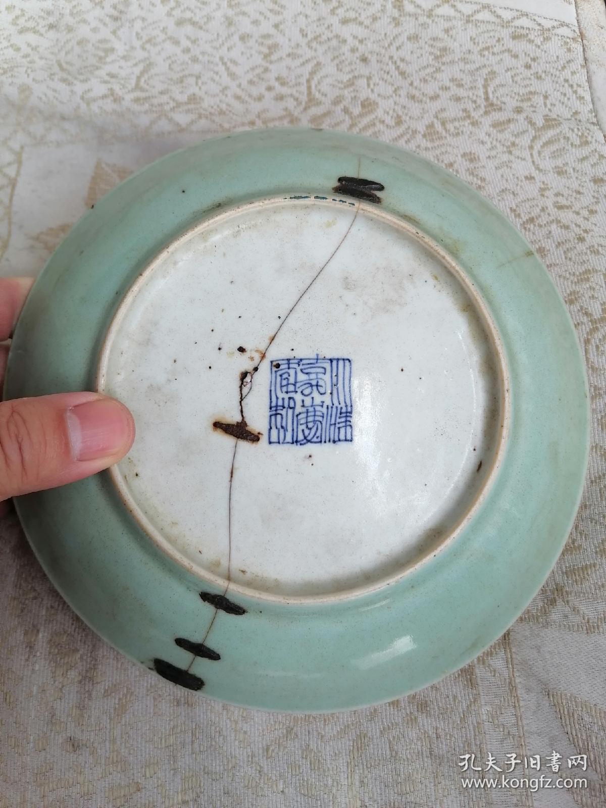 大清嘉庆年制豆青瓷盘两个