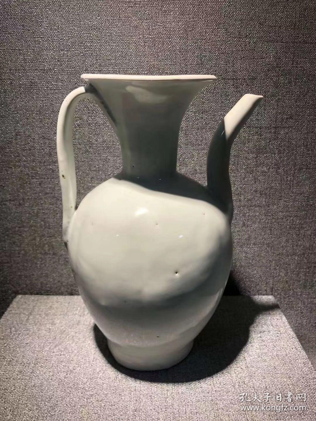 五代十国白釉执壶
