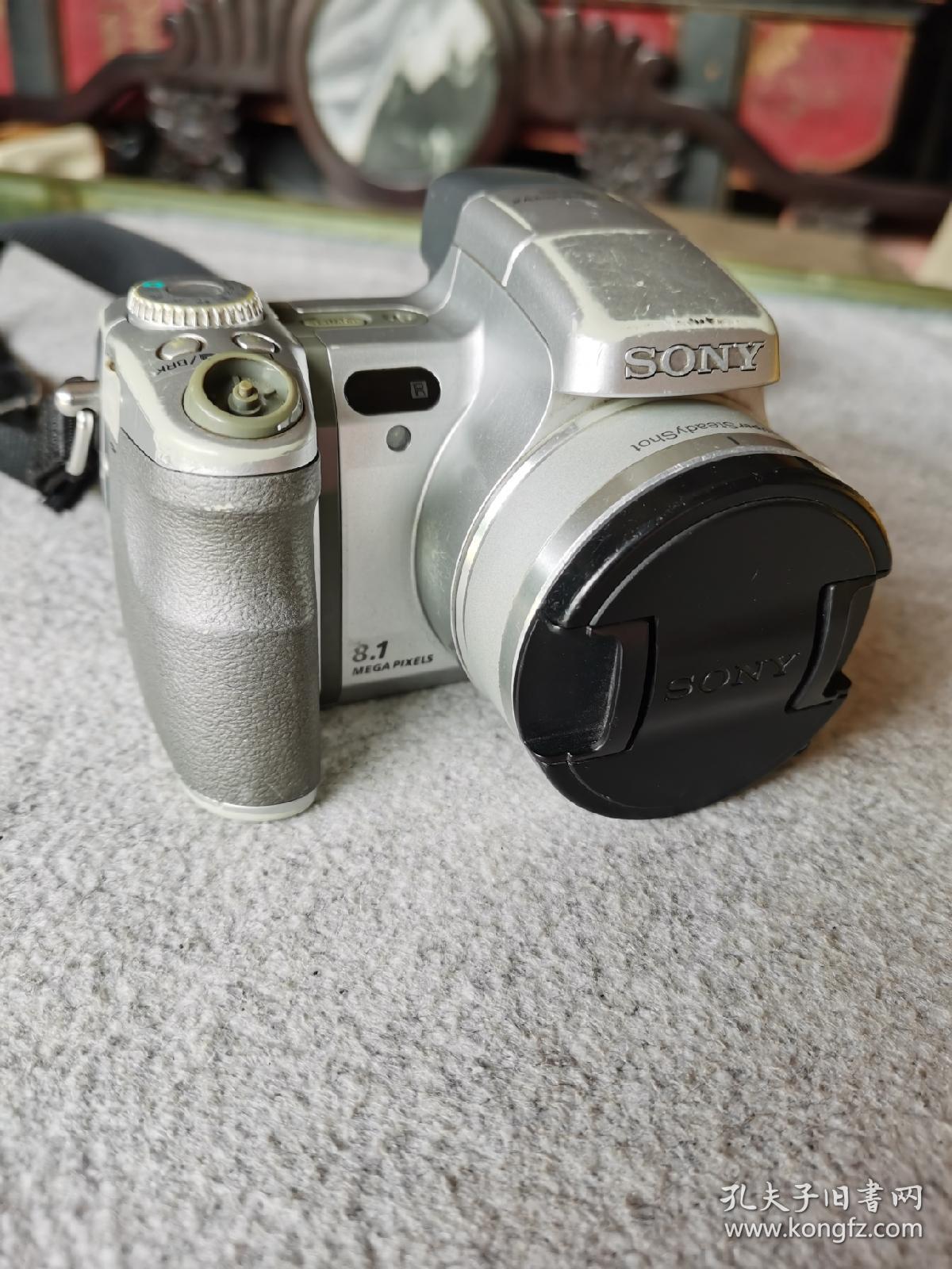 索尼dsc-h9相机一套,日本制造,带原装电池 原装4g内存卡 原装背带