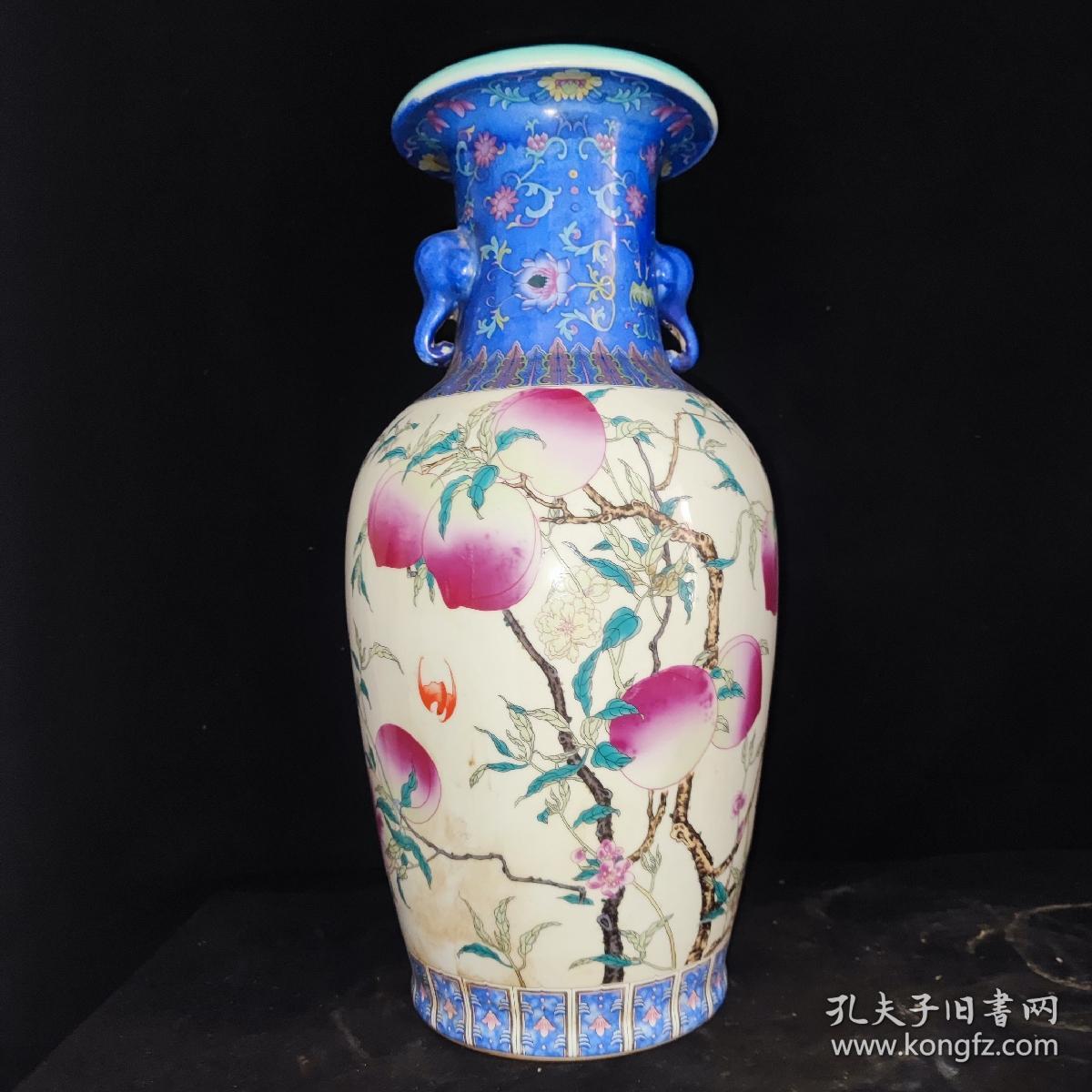 大清康熙年制,粉彩寿桃象耳瓶一对