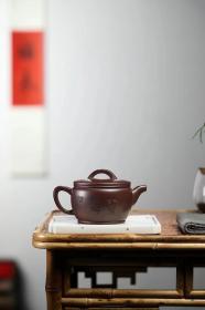 紫砂壶---汉瓦(泥料:原矿紫泥，210cc容量) 国家级工艺美术大师俞震纯手工制作，附带收藏证书