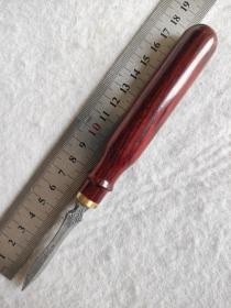 高档茶刀 大马士革花纹钢 老红木刀柄 重48.8克 全长18厘米 未使用 品相完美 老件 年代不详
包快递，7天内可无理由退货。