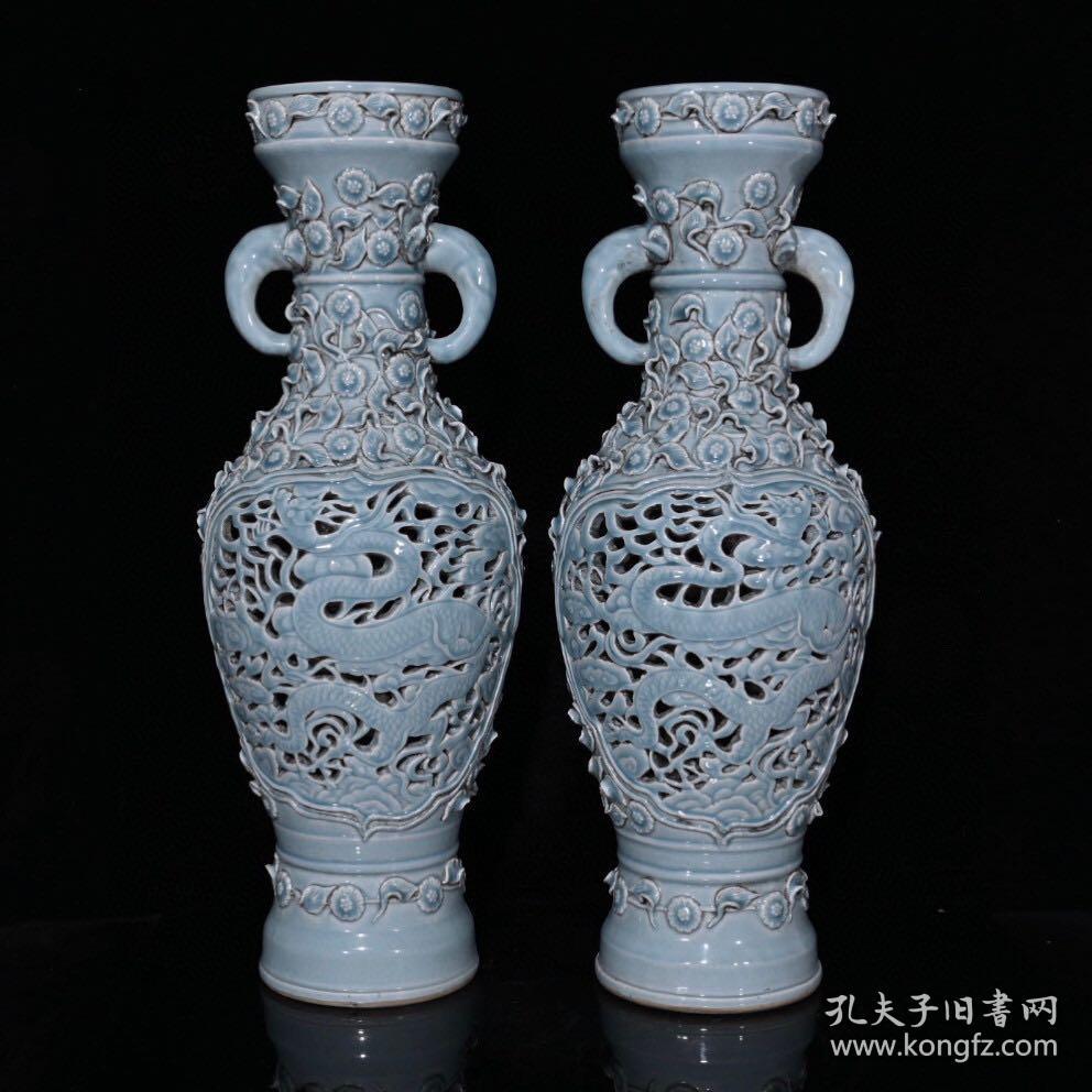 元代豆青釉雕刻捏花镂空龙纹象耳瓶古玩古董古瓷器