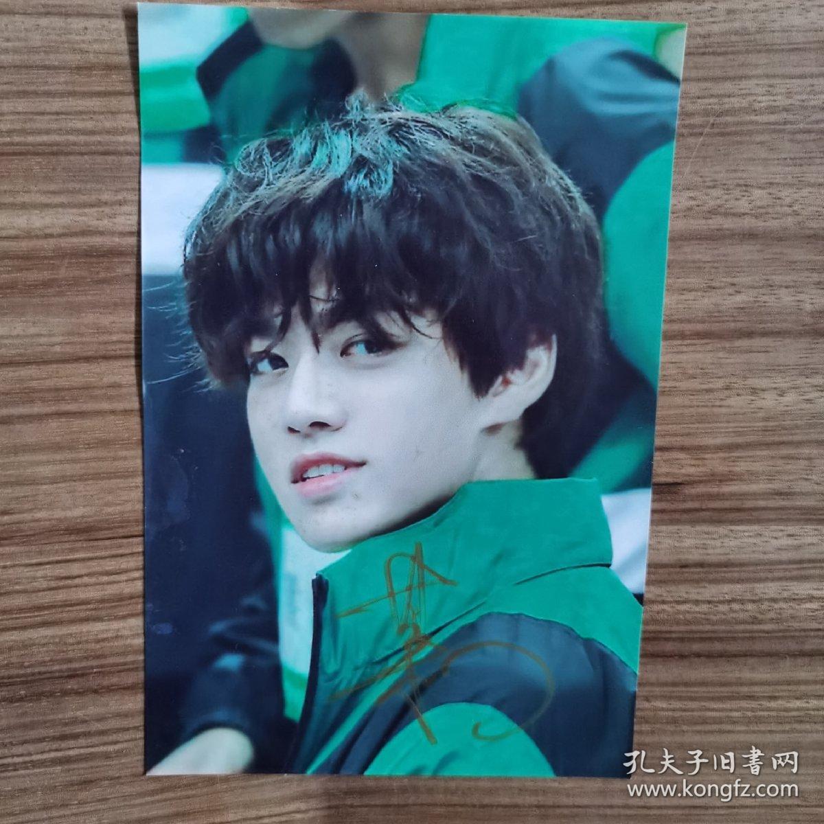 某幻君 亲笔签名照片 2张