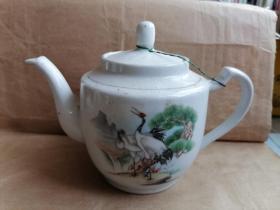 瓷茶壶（壶盖边有小磕碰、见图8）景德镇