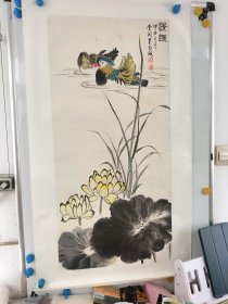 著名画家 吴玉梅 手绘彩色荷花鸳鸯 旧托片 尺寸98x47 霉斑较多