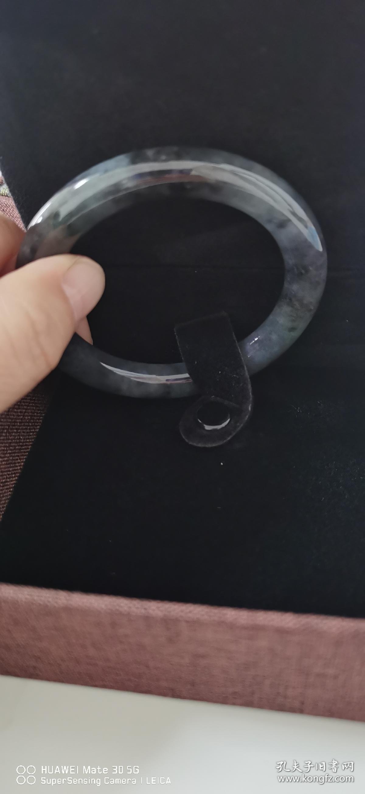 冰乌鸡圆条手镯