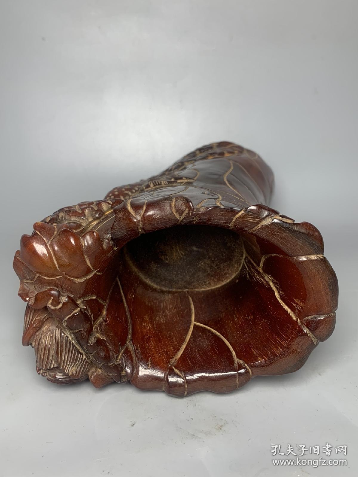 旧藏老牛角酒杯纯手工雕刻雕工精细牛角纹路清晰皮壳包浆光滑饱满圆润