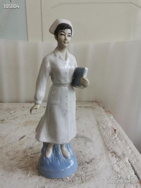 文革時期護士雕塑擺件一個，做工精細漂亮，題材少見，品相完好