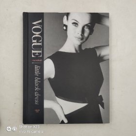 Vogue Essentials: Little Black Dress 必备：小黑裙 Vogue杂志推荐时尚服装搭配小黑裙摄影画册（2种封面随机发）