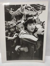 新华社老照片：传统的东京三社祭（《异国风情》专栏之二十）   卢琰源摄影   1987年第0899号