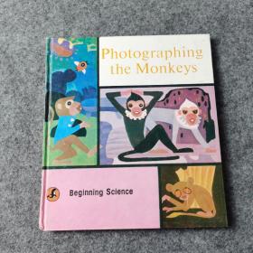 英文版彩色连环画：photographing the monkeys(给猴子照相）