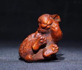 黄杨木精工雕刻
      兔（前途无量）高7cm宽6cm重74g特价150元