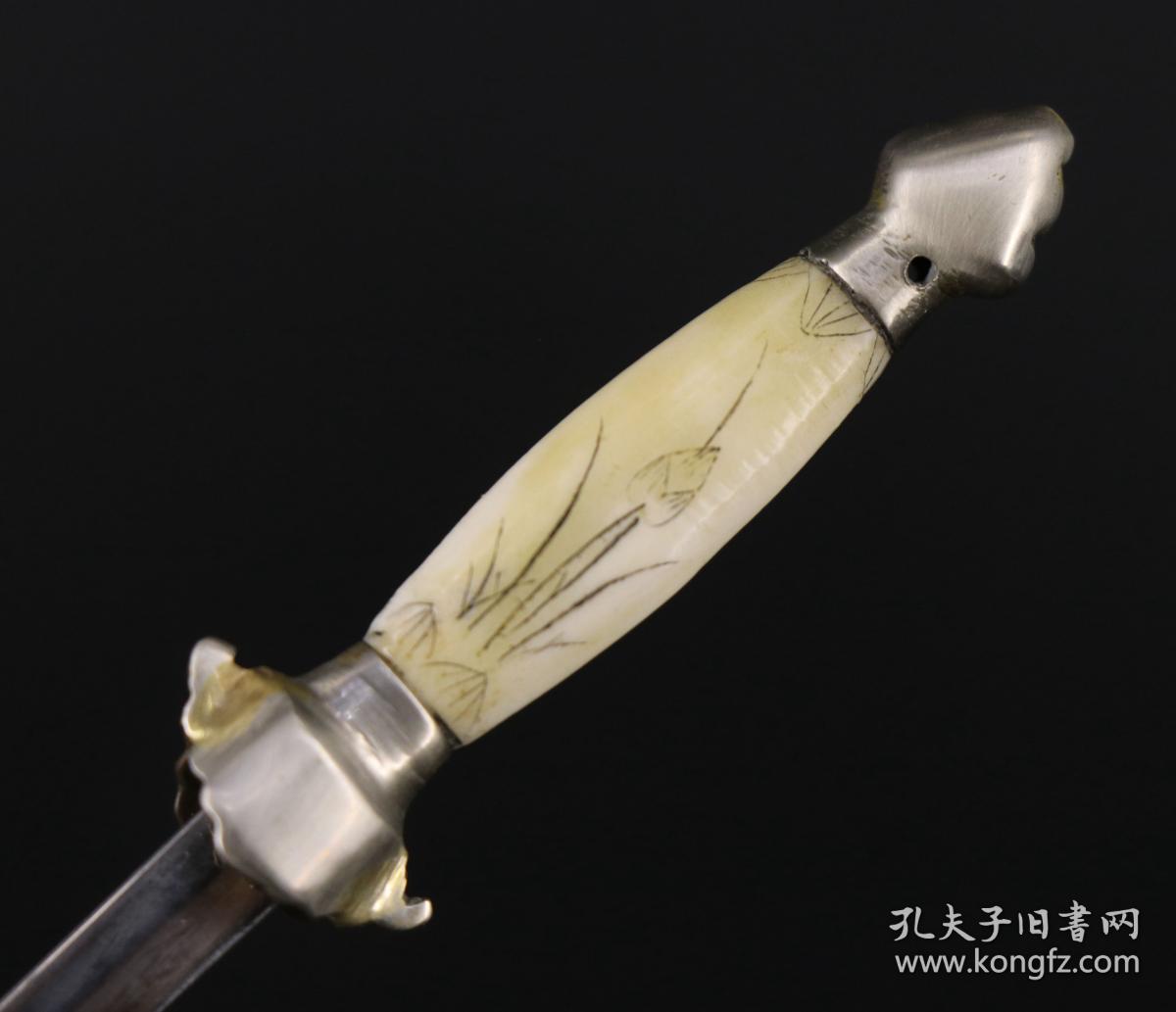 此件"茶道具 茶刀"制作精美,骨质 剑鞘 把柄 纯银 配饰,手感舒适,器形