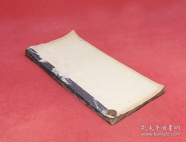 清代中早期原拓本颜真卿草书【祭伯父文稿】经折装一册二十面，颜真卿的三稿之一。与《祭侄文稿》、《争座位帖》为颜氏著名“三稿”。 此稿书法或行或草，刚劲圆熟。刚祭罢壮烈牺牲的侄儿，今伯父又牺牲了。颜真卿悲愤不已，满纸刚烈之气横溢，其意不在书写之间，而顿挫纵横，一泻千里，终为千古绝唱。原装，原石初拓，故墨色浓黑，古色古香，包老包真.