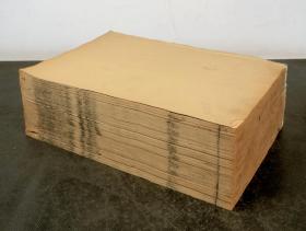 【易经写刻珍本】清精写刻【御纂周易折中】原装10卷八厚册全，此书兼容并蓄汉、晋、齐、隋、唐、宋、金、元、明218家名家易说之大成，并以“集说”“按语”“总论”等形式“折中”众家之说，提出新的见解。问世以来，即成为学习《周易》的必备文献和重要典籍