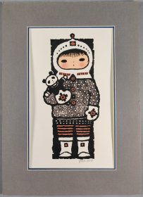 著名版画家、中日友协全国理事 李平凡 2003年版画作品《穿冬装抱小熊玩偶的小女孩》一幅 HXTX404062